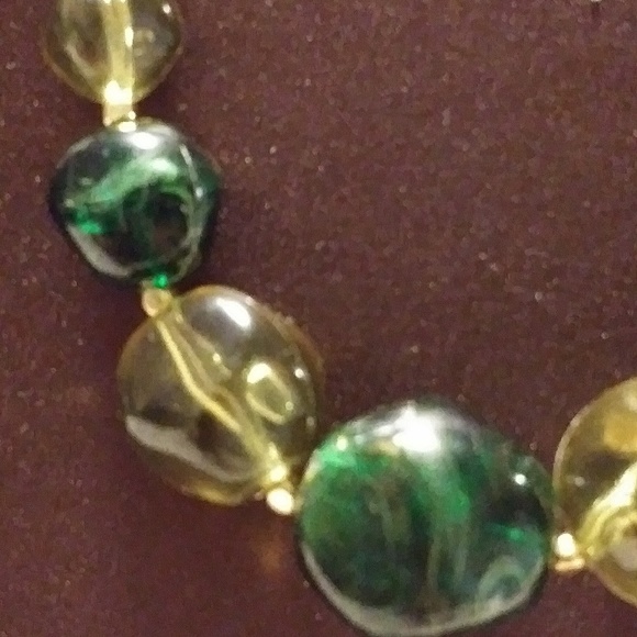 Gold tone Green Yellow Beaded faux gem Necklace - Picture 2 of 5